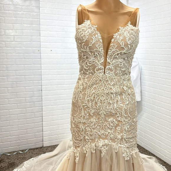 Isabella Talya Ivory Wedding Dress Fit & Flare with Train Size 0 - Picture 5 of 16